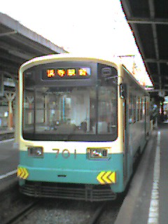 恵比須町にて701号を