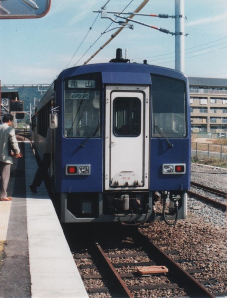 キハ120形・加茂駅にて