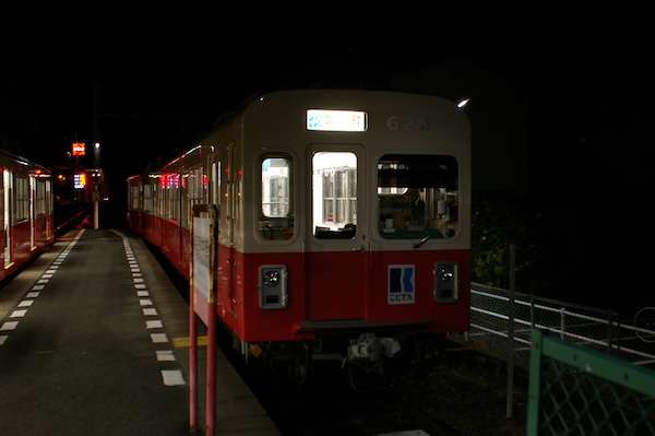 2番線に停車中の車両