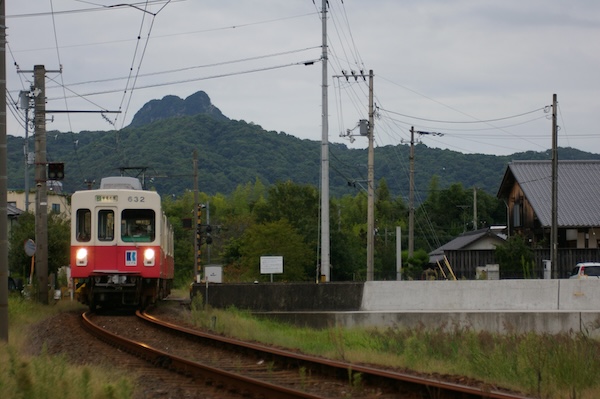 五剣山と志度線電車