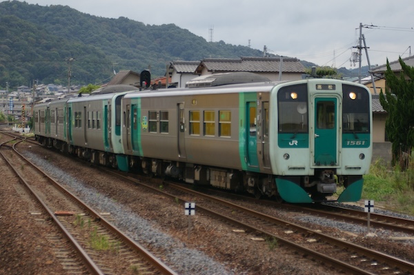 3番線に入る普通列車