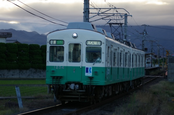 1250形の高松築港行き