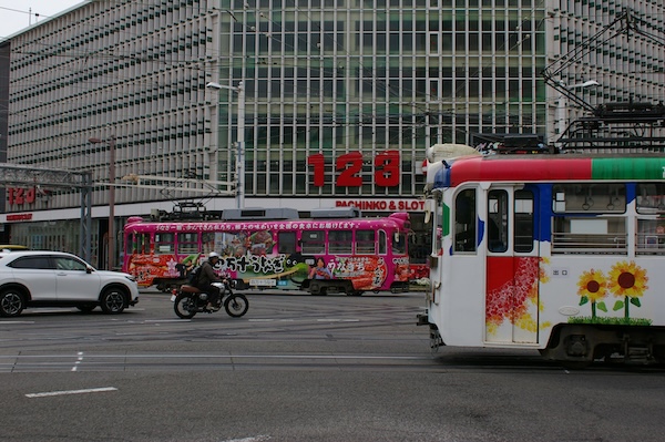 はりまや橋、北西角・602と630