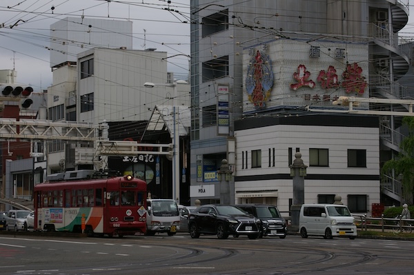 交差点の景色と592号