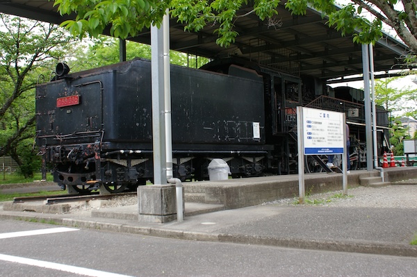 機関車北東側から