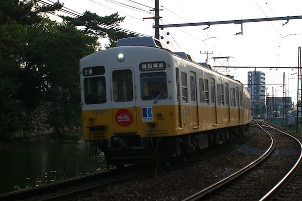 逆光・琴平線1200形1202