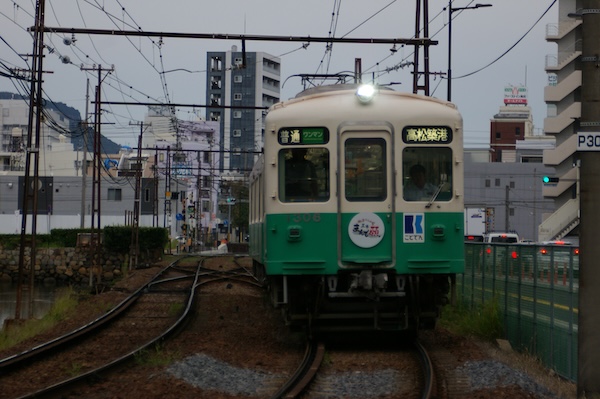 長尾線高松築港行き（1306）