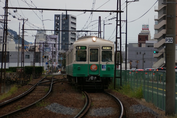 長尾線高松築港行き（1304）