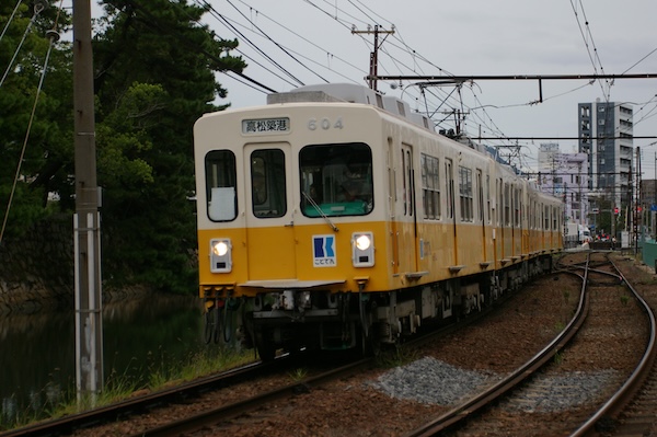 琴平線高松築港行き（600形4両）