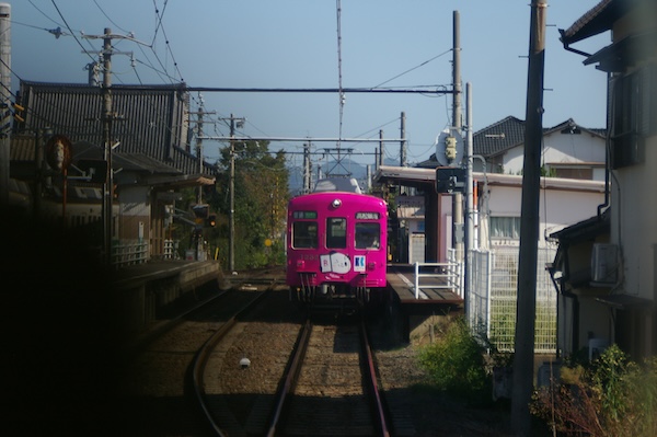 平木駅進入の楽天モバイル広告編成（1252・3）