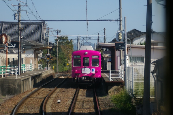 平木駅進入の楽天モバイル広告編成（1252・4）