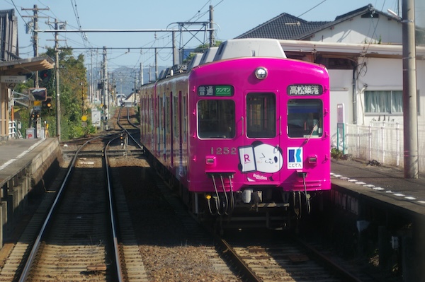 平木駅進入の楽天モバイル広告編成（1252・5）