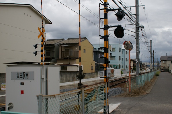 太田駅南踏切北西から、仏生山方面を見る