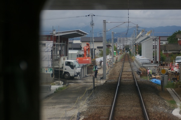 車内から見る多肥駅