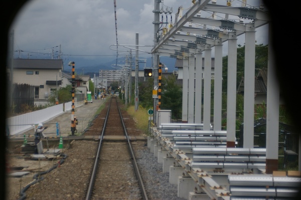 多肥駅ホーム建設中