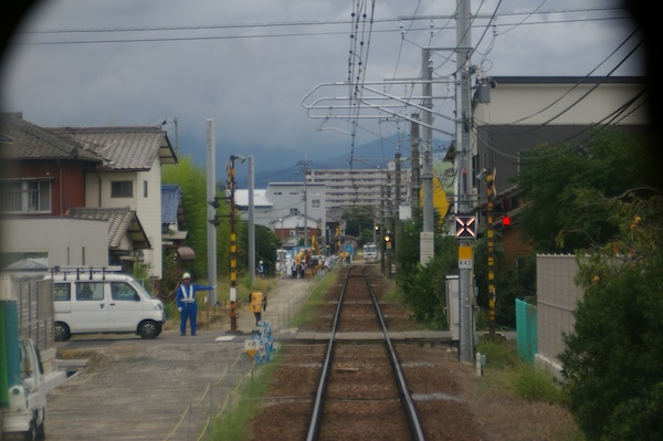 列車内から見る仏生山方面