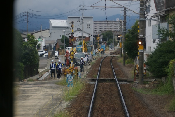 列車内から見る仏生山方面（2）