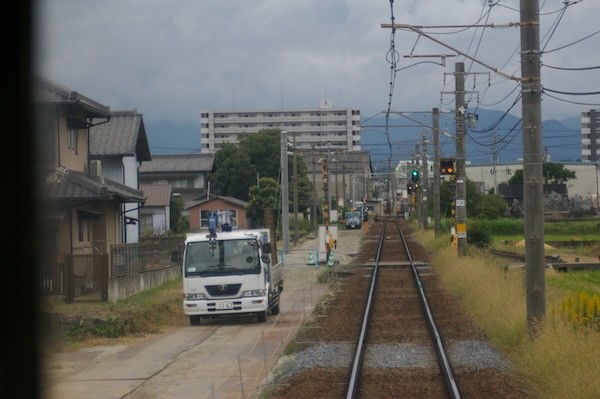 列車内から見る仏生山方面（3）