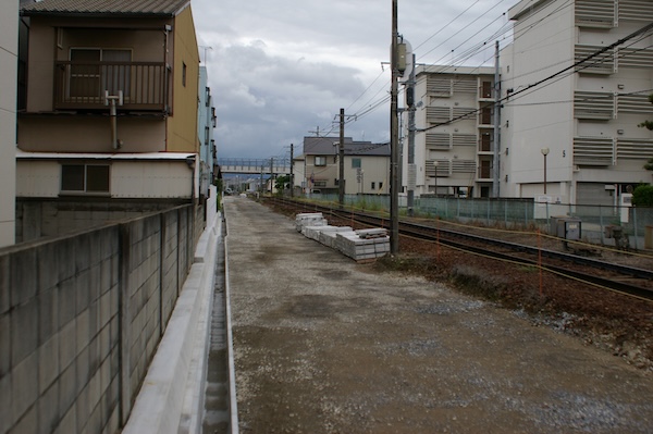 太田駅南踏切東側から、仏生山方面を望む
