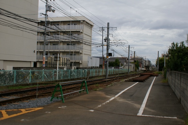 太田駅南踏切から、太田方面を見る