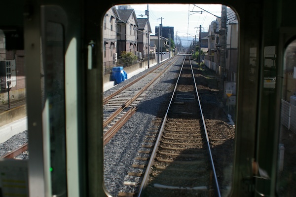 単線部分を下っていく列車内から（1）