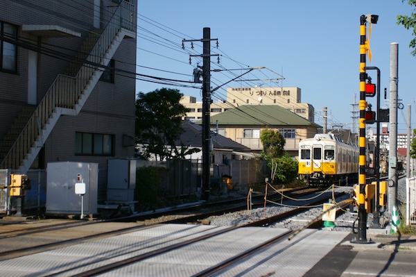 下り列車接近