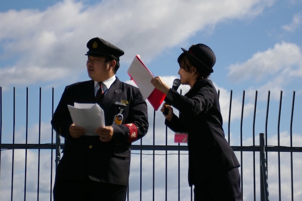 職員さんと久野知美アナウンサー（6）