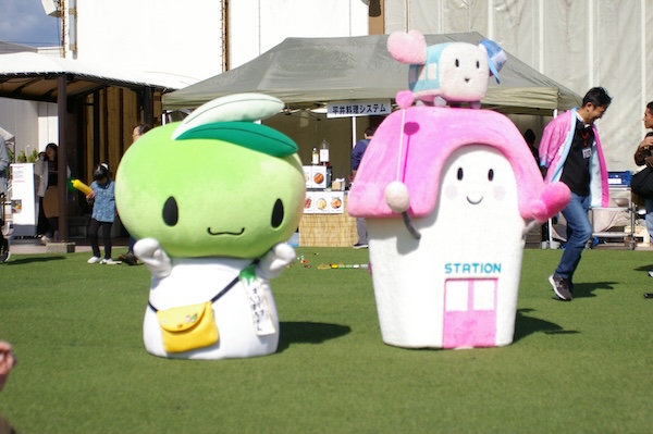 オリーブしまちゃん、すまいるえきちゃん（2）