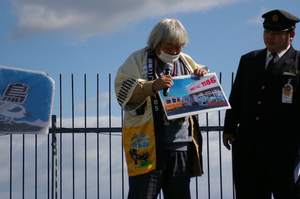 店頭の京急1000形について