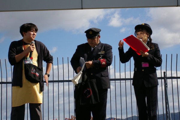 バッグを手にすることでん職員さん方