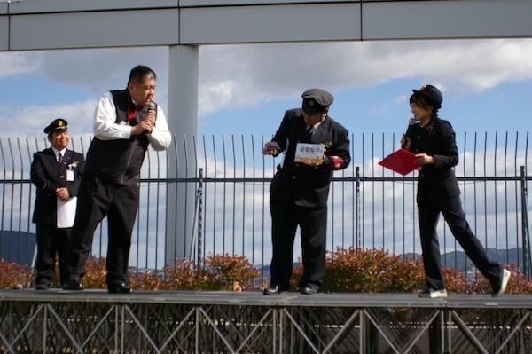 駅名標と反転フラップ式グッズ