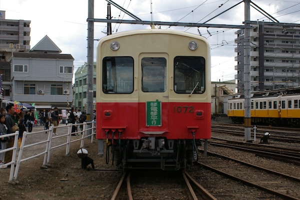 1072号を正面から