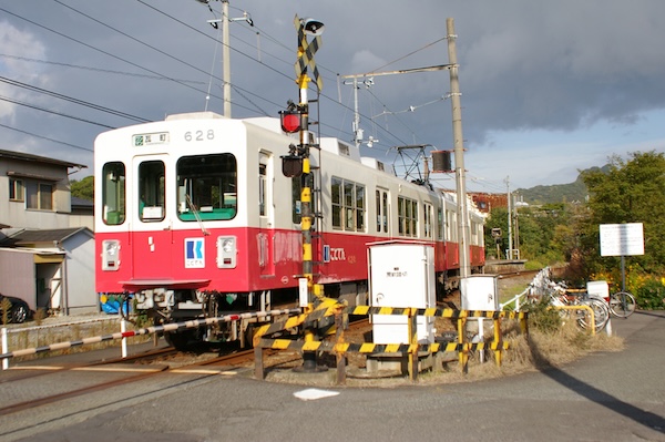 房前踏切東側で上り電車を撮影（3）