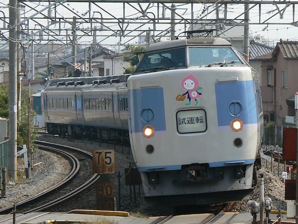 試運転のモモずきん編成