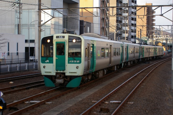 高徳線普通列車（4両編成）