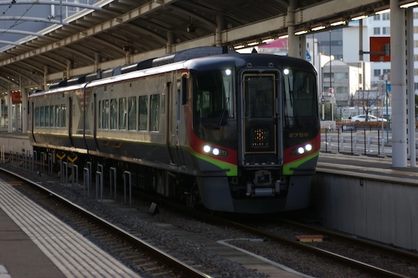 特急うずしお号（2両編成）