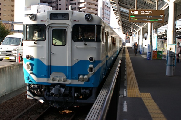 キハ40をホームから