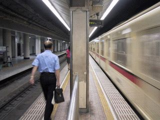 乗り入れている山陽電鉄の回送車 山陽車両の回送通過