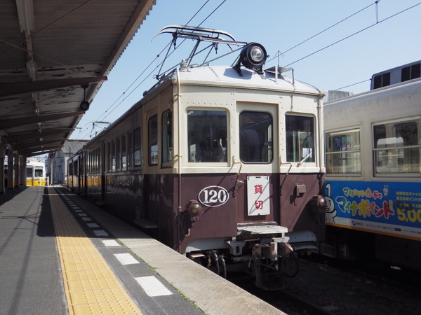 仏生山にてレトロ電車