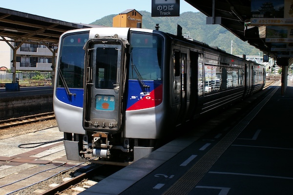 宇和島駅1番・宇和海号