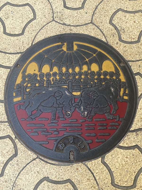 マンホールの蓋（闘牛）