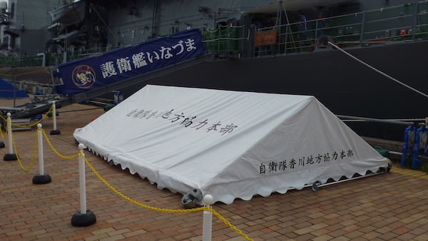 設営前のテント