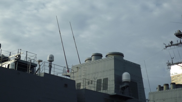 艦の中ほどを後部から