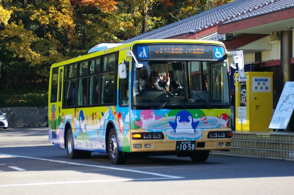 ウィンカー点滅の2代目車両