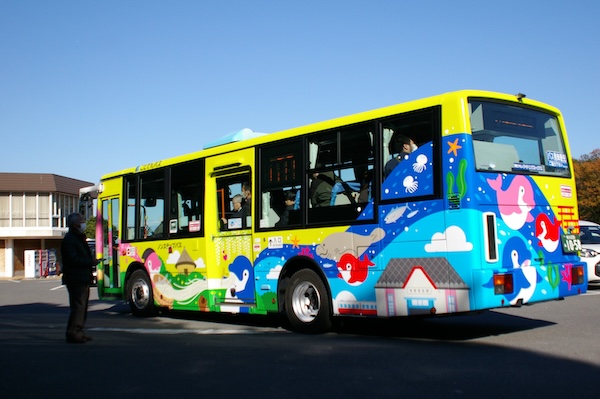 走り去る2代目車両