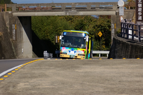 回送表示の新塗装バス