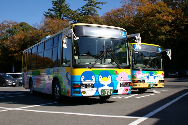 車両右前方から