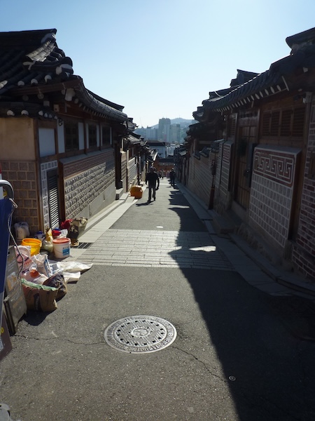 坂下を見下ろして