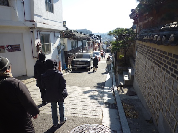 2本目の坂を下りる