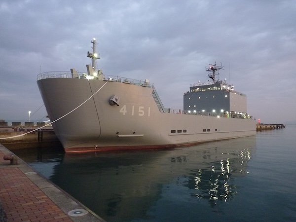 日の出前の艦の姿（2）